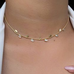 Colar De Folha Lisa Com Detalhes Na Zircônia - C15... - Lojas das Revendedoras