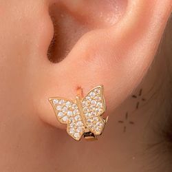 Brinco de argola com borboleta cravejada - B85508 - Lojas das Revendedoras