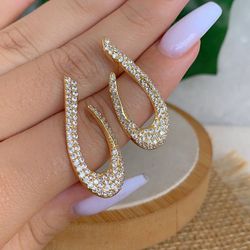 Brinco minimalista de argola com detalhes na micro... - Lojas das Revendedoras