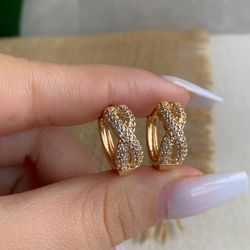 Brinco de argola com detalhe x cravejado - B85547 - Lojas das Revendedoras