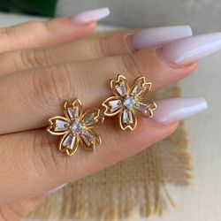 Brinco de flor trabalhado - B85534 - Lojas das Revendedoras