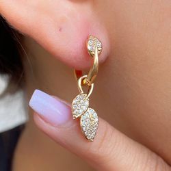 Brinco de argola com folhas cravejadas - B85492 - Lojas das Revendedoras