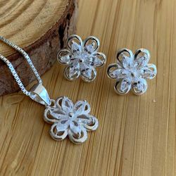 Conjunto de flor em navetes prata 925 - CON7185 - Lojas das Revendedoras