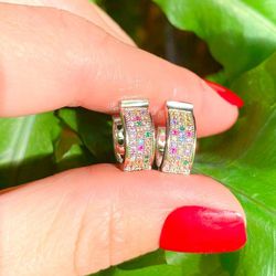 Brinco Argolinha Cravejada Na Micro Zirconia Color... - Lojas das Revendedoras