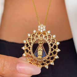 Colar nossa senhora trabalhada em micro zircônias ... - Lojas das Revendedoras
