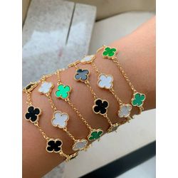 Pulseira de trevo no banho dourado - P3300 - Lojas das Revendedoras