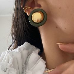 Brinco boton verde militar - 00088 - Mariana Bertoni Acessórios