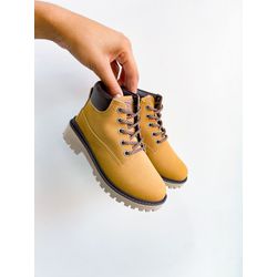 Bota Augusto MOSTARDA - 0006470027 - Morena Brasil Shoes