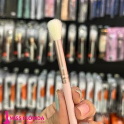 Pincel F09 Profissional para Esfumar Linha BFF Mac... - MISS FLÓRIDA MAQUIAGENS