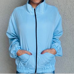 CORTA VENTO LISO - SEM CAPUZ - AZUL - BABY BLUE -... - MONOWI 