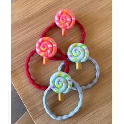 KIT COM 4 ELÁSTICOS PARA CABELO - TEMA PIRULITO - ... - MONOWI 