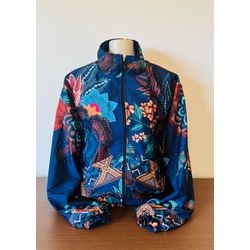 CORTA VENTO ESTAMPADO - SEM CAPUZ - TONS DE AZUL ... - MONOWI 