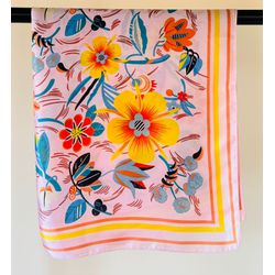 LENÇO FLORAL - COM FUNDO COM ROSA - 55414963 - MONOWI 