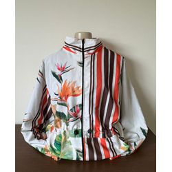PARKA ESTAMPADA - FLORAL - TONS DE LARANJA E VERDE... - MONOWI 