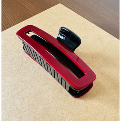 PIRANHA DE CABELO - VERMELHA COM PRETO - RETANGULA... - MONOWI 