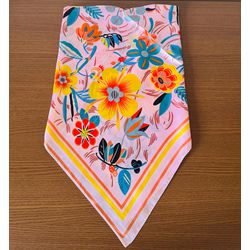 LENÇO FLORAL - COM FUNDO COM ROSA - 55414963 - MONOWI 
