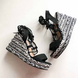 Sandália Anabela Bordada Preta - 58153P - AMARI SHOES