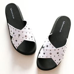 Sandália Confort Cruzada Spikes Branca - 1218B - AMARI SHOES