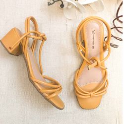 Sandália Confort Salto Bloco Mostarda - 2045M - AMARI SHOES
