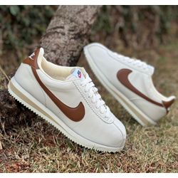 tenis nike cortez CREME/CHOCOLATE - 0008990366 - NEW STEP