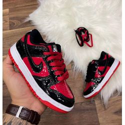 Dunk Low Preto/Vermelho envernizado - Nina Store Multimarcas