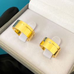 Par de Alianças Casamento Ouro 18k Amarelo 8mm Qua... - Nosso Sentimento