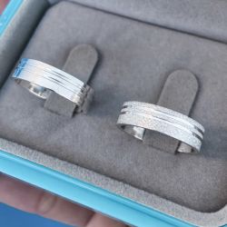 Par de Alianças Namoro Prata Prata 6mm Quadrada Fr... - Nosso Sentimento