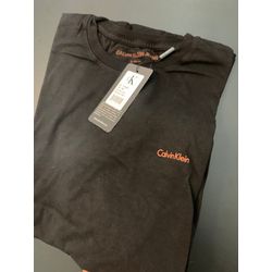 CAMISETA PREMIUM BÁSICA DETALHE EMBORRACHADO - Ft2 - OUTLETDAPESTE
