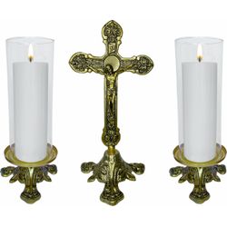 Conjunto Crucifixo Metal de Altar 30 cm e 2 Castiçal Baixo c/ Donzela (vela Não Inclusa) - KI.36 - PALUDO ARTIGOS CATÓLICOS 