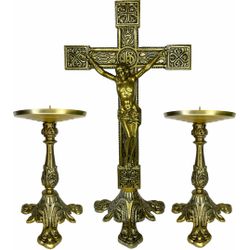 Conjunto Crucifixo Metal de Altar 37,5 cm e 2 Castiçal Alto 21x12cm - KI.12 - PALUDO ARTIGOS CATÓLICOS 