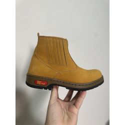 Botina LaBota Pepê Figueiredo Couro Nobuck Amarelo... - Pepê Figueiredo
