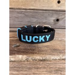 COLEIRA BABY PERSONALIZADA 3cm preta com nome em a... - PETSPACE