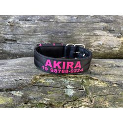 COLEIRA PERSONALIZADA 5cm preta com nome pink (nom... - PETSPACE