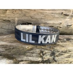 COLEIRA PERSONALIZADA 5cm azul marinho/prata com n... - PETSPACE