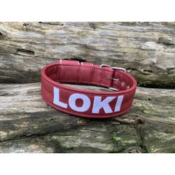 COLEIRA PERSONALIZADA 5cm bordô com nome em branco... - PETSPACE