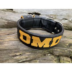 COLEIRA PERSONALIZADA 5cm preta com nome em amarel... - PETSPACE