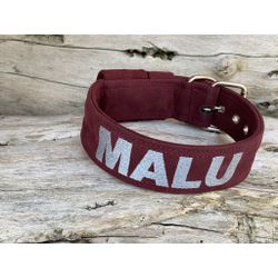 COLEIRA PERSONALIZADA 5cm camurça vinho com nome e... - PETSPACE