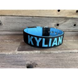 COLEIRA PERSONALIZADA 5cm preta/azul bebê com nome... - PETSPACE