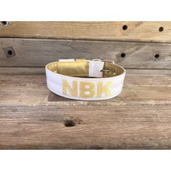 COLEIRA PERSONALIZADA 5cm branca/dourada com nome ... - PETSPACE
