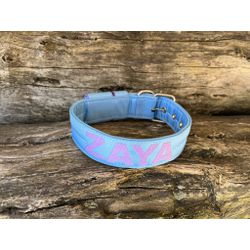 COLEIRA PERSONALIZADA 5cm azul bebê com nome em li... - PETSPACE