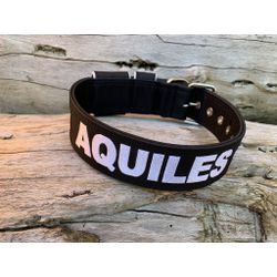 COLEIRA PERSONALIZADA 5cm preto com nome em branco... - PETSPACE