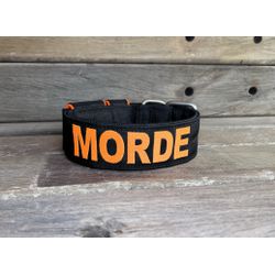 COLEIRA PERSONALIZADA 5cm preta com nome em laranj... - PETSPACE