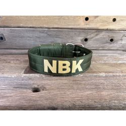 COLEIRA PERSONALIZADA 5cm militar com nome em dour... - PETSPACE