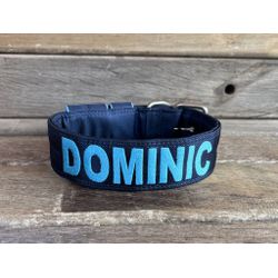 COLEIRA PERSONALIZADA 5cm azul marinho com nome em... - PETSPACE