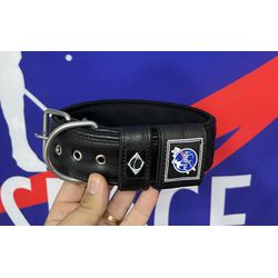 COLEIRA SUPERCONFORT 5cm preta com bandeira na alç... - PETSPACE