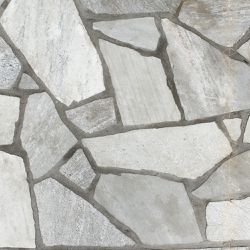 São Tomé Caco Irregular Branco Mesclado - 000284 - Piso de Pedra Curitiba