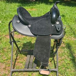 Sela Tambor Equitech Neoprene Preto Liso Aba Redon... - PROTEC HORSE - A LOJA DOS GRANDES CAMPEÕES