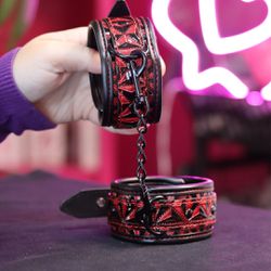 Algema Com Corrente e Fivelas Em Couro Luxo (4) - Quero Vibrar