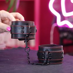 Algema Com Corrente e Fivelas Em Couro Luxo (3) - Quero Vibrar