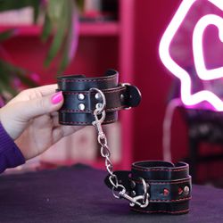 Algema Com Corrente e Fivelas Em Couro Luxo Heart - Quero Vibrar